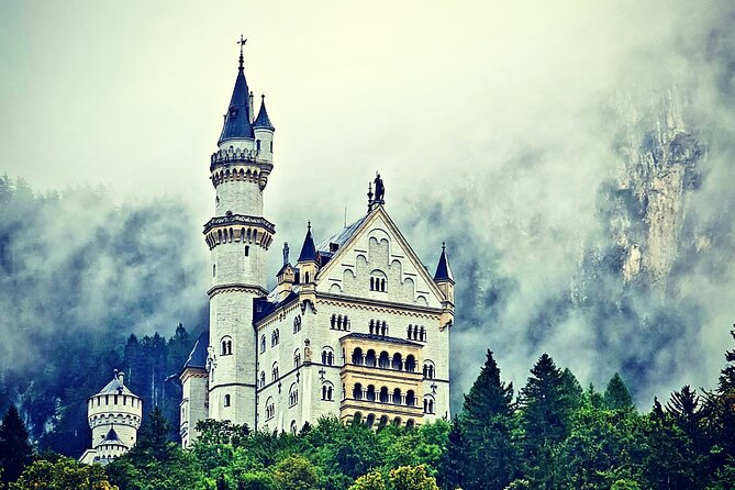 Skip the Line: Neuschwanstein Castle Private Tour From Füssen or Hohenschwangau - The walk up to Neuschwanstein: expect hills, stairs, and a planned pace
