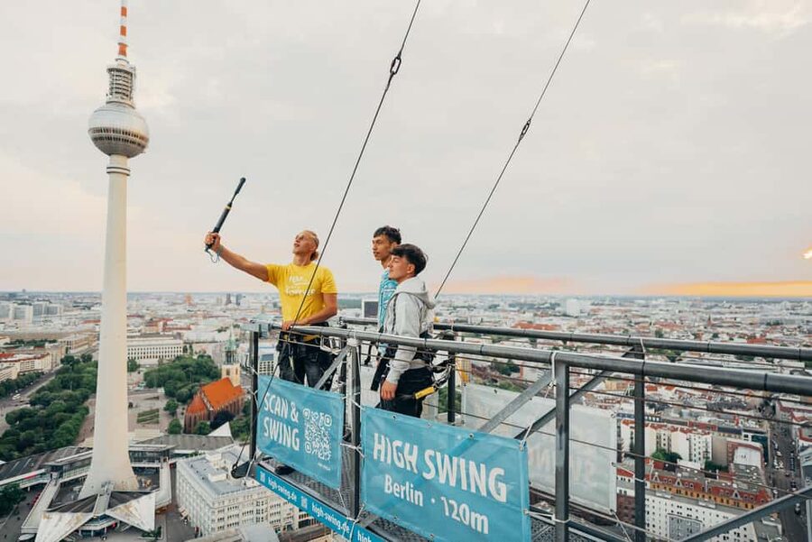 Sky Walk - 120 Meters above Berlin - Sky Walk at the Park Inn: what this experience feels like