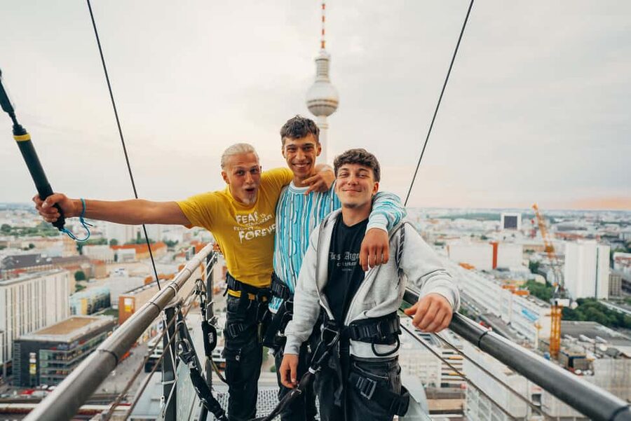 Sky Walk - 120 Meters above Berlin - What to wear and bring: the cold reality of rooftop height