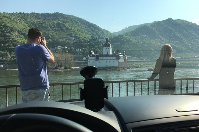 Small Group Rheingau Vineyards Tour with Castles and Abbeys - Rhine views and the Johannisberg Palace moment