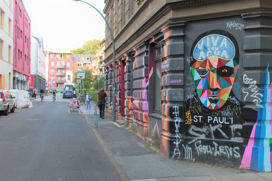 St. Pauli: Guided Food Tour with 5 Tastings - Stop 4: carnivore and vegetarian friendly, without separate plans