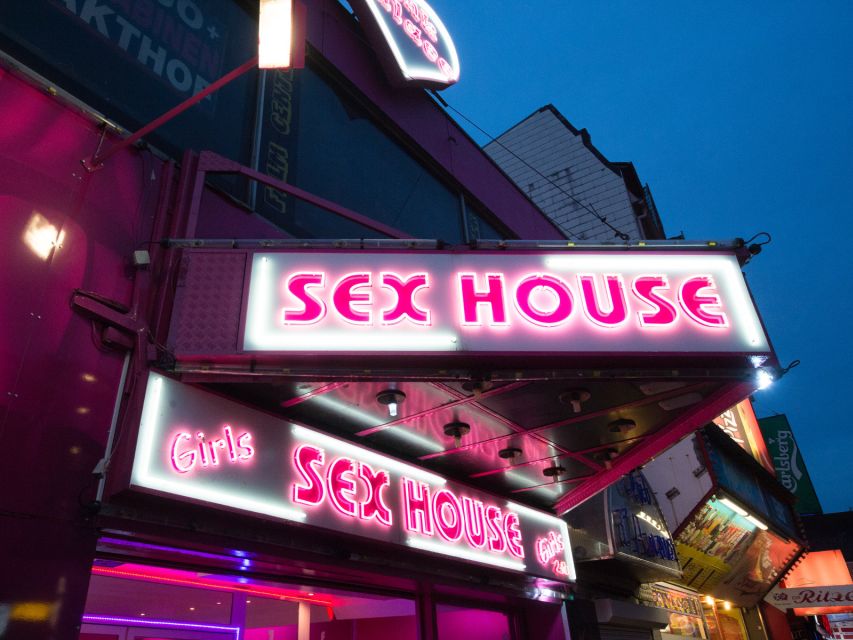St. Pauli Tour: Drag-Attack with Barbie Stupid & Lee Jackson - Spotlight, red light, and flashing blue lights: what you actually learn