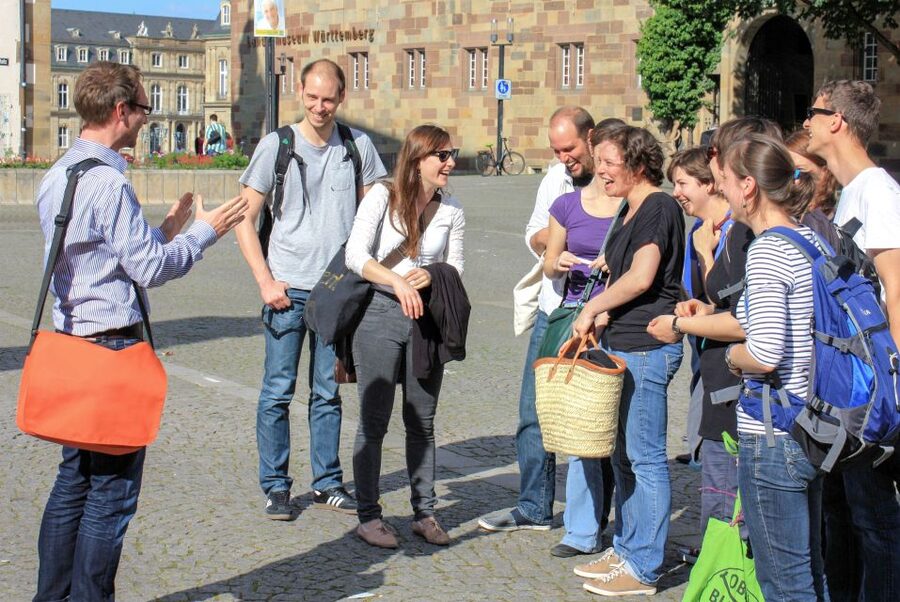 Stuttgart: entertaining guided tour to old town highlights - Finding your group: meet at the music pavilion in front of the New Castle