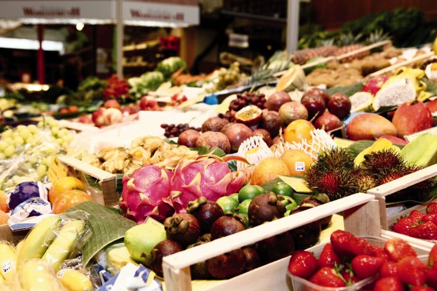 Stuttgart: Guided Tour of the Stuttgart Market Hall - The cellar stop and prosecco: a calm moment inside a busy marketplace