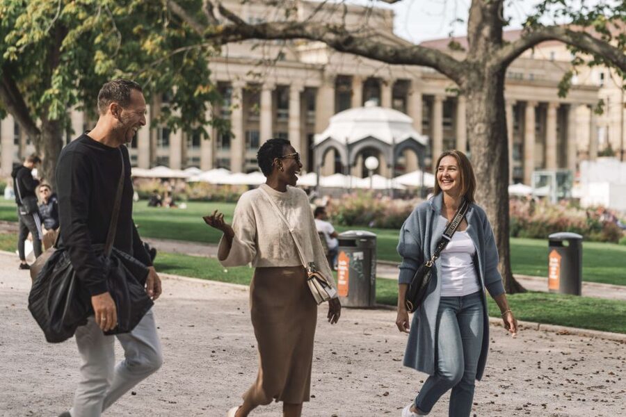 Stuttgart: Private Guided Circular City Walk - From Oberer Schlossgarten into the theater and Stuttgart Opera zone