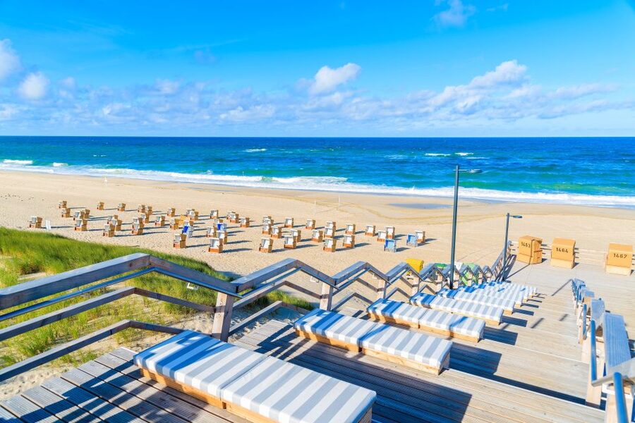 Sylt: Guided Island Tour by Bus with Sylt Highlights - Coach comfort, pace, and how rain changes the experience