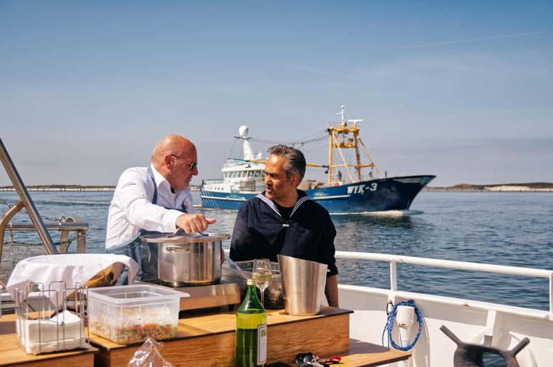 Sylt: Shell safari with boat | incl. Mussel tasting & 1 glass of wine - The guide and the pacing: why moderation matters on a short tour