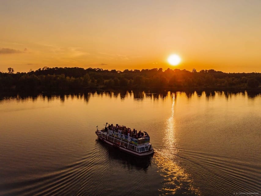 Tour on Lake Cospuden - Food and Drinks on Board: What the Galley Serves