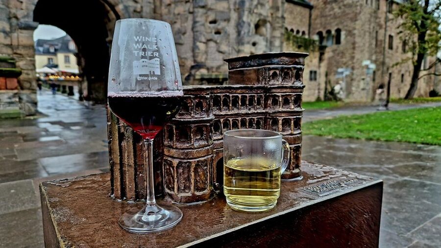 Trier: Guided City Walk with Wine Tasting - Liebfrauenkirche and Aula Palatina, Two Big Sites in a Small City