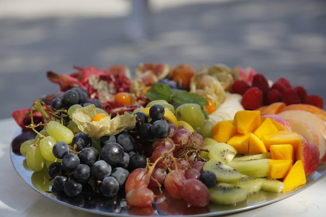 Viktualienmarkt tasting tour - From Isartor to the Market Gates: How the Walk Sets You Up