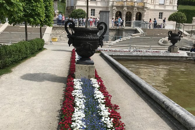 VIP Day Trip Neuschwanstein and Linderhof Castle from Munich - Guides and drivers, the difference between seeing and understanding