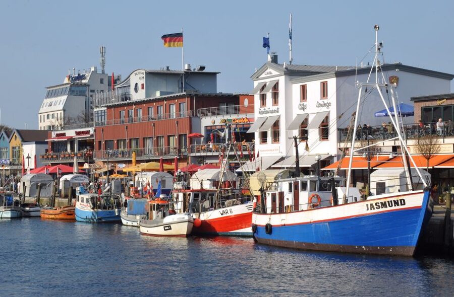 Warnemünde: Guided Walking Tour - The Warnemünde Opening Stretch: Old Streets and Fishermen Homes