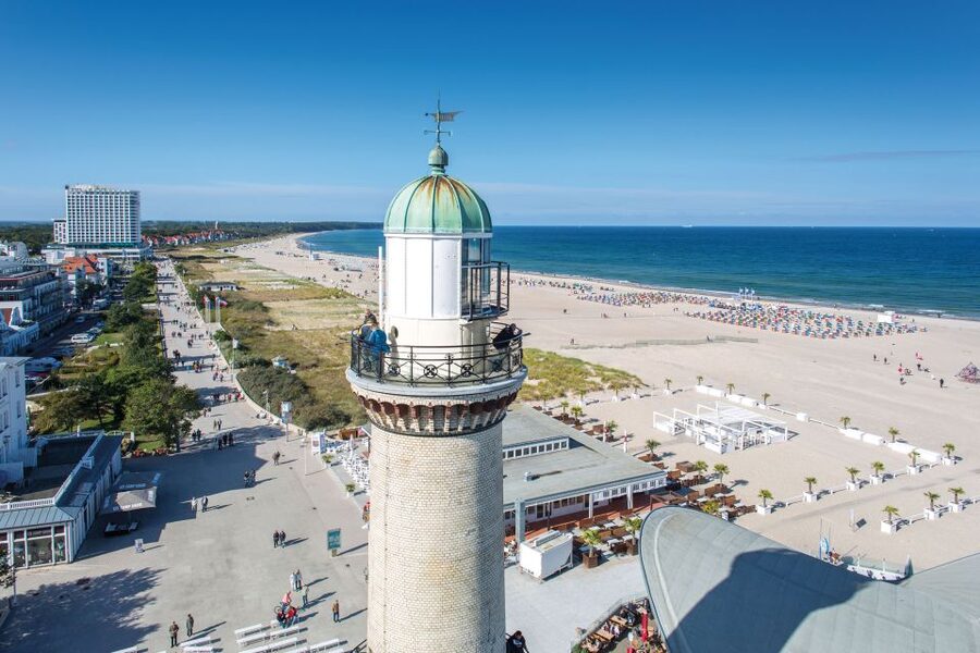 Warnemünde: Guided Walking Tour - The Edvard Munch House Stop: Art Meets Local Life