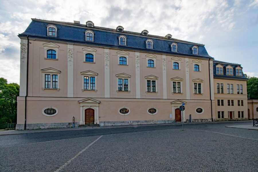 Weimar: Die Highlights auf eigene Faust entdecken - The national theater and the small streets that make the city feel human
