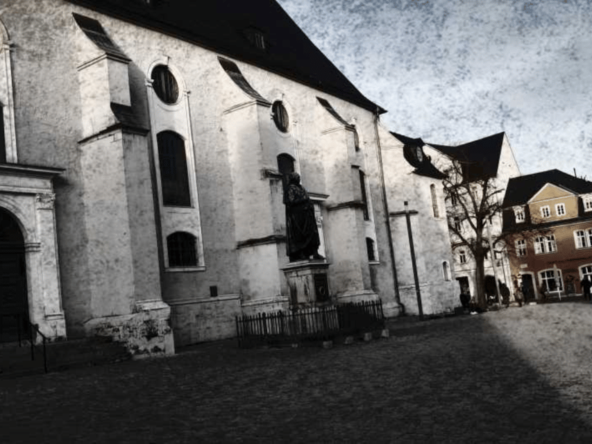 Weimar: DunkelWeimar, true crime citytour and game - The 3 km walk: your pace, your route, your escape hatch