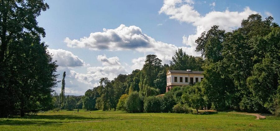 Weimar: Old Town Guided Walking Tour - Weimar Classicism, Bauhaus, and the Weimar Republic, all in one walk
