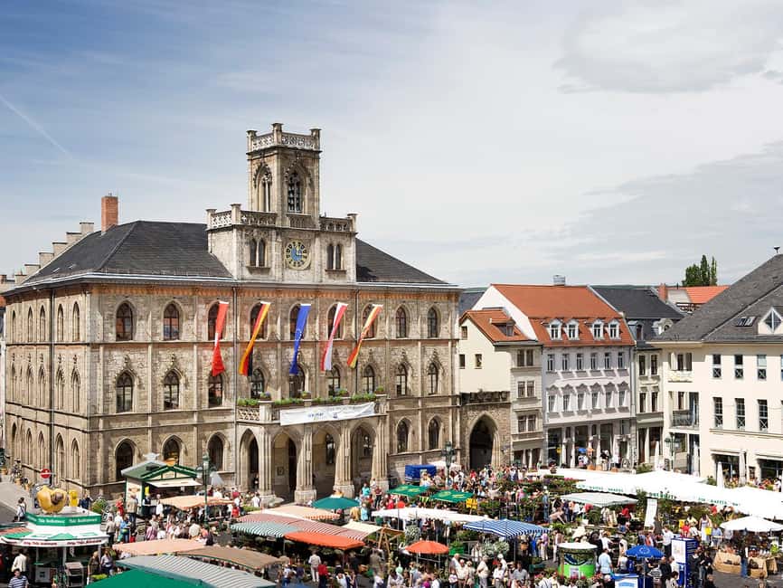 Weimar: Old Town Tour Classical Weimar - Starting at the Neptune Fountain: find your bearings first