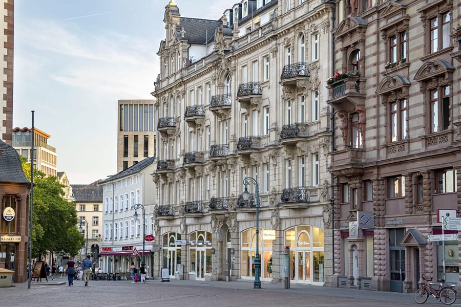 Wiesbaden: Schnuppertour - public tour - Mauergasse and Neugasse: older lanes that change the feel
