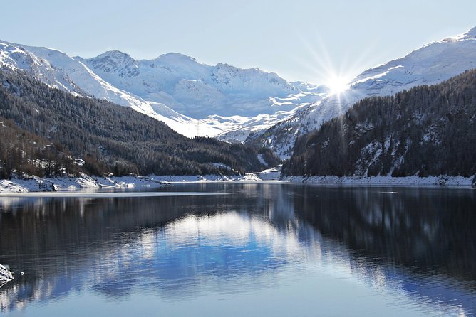 Winter Tour to Neuschwanstein Castle from Munich - Oberammergau by coach: the Lüftlmalerei stop is more than filler