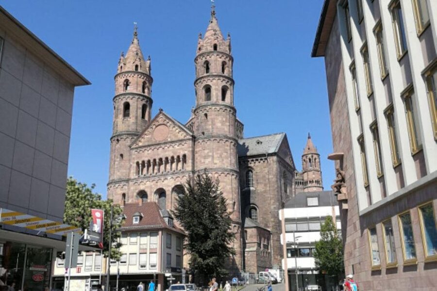 Worms: Historic Walking Tour With Heike - Worms in Two Hours: What Makes This Tour Click