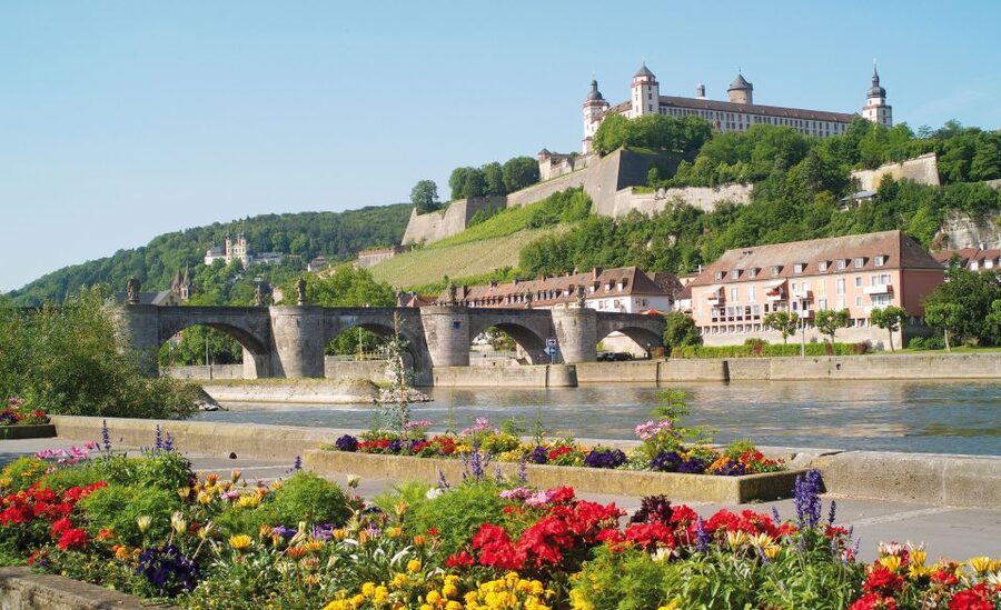 Würzburg: Guided Walking Tour - St. Mary’s Chapel and Grafeneckart: late Gothic details made readable
